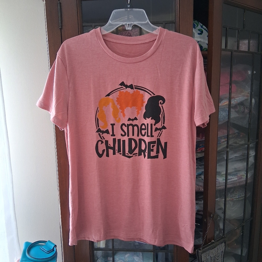 Hocus Pocus Pink/Rose Graphic T-Shirt  “I smell Children” sz L NWOT /B3